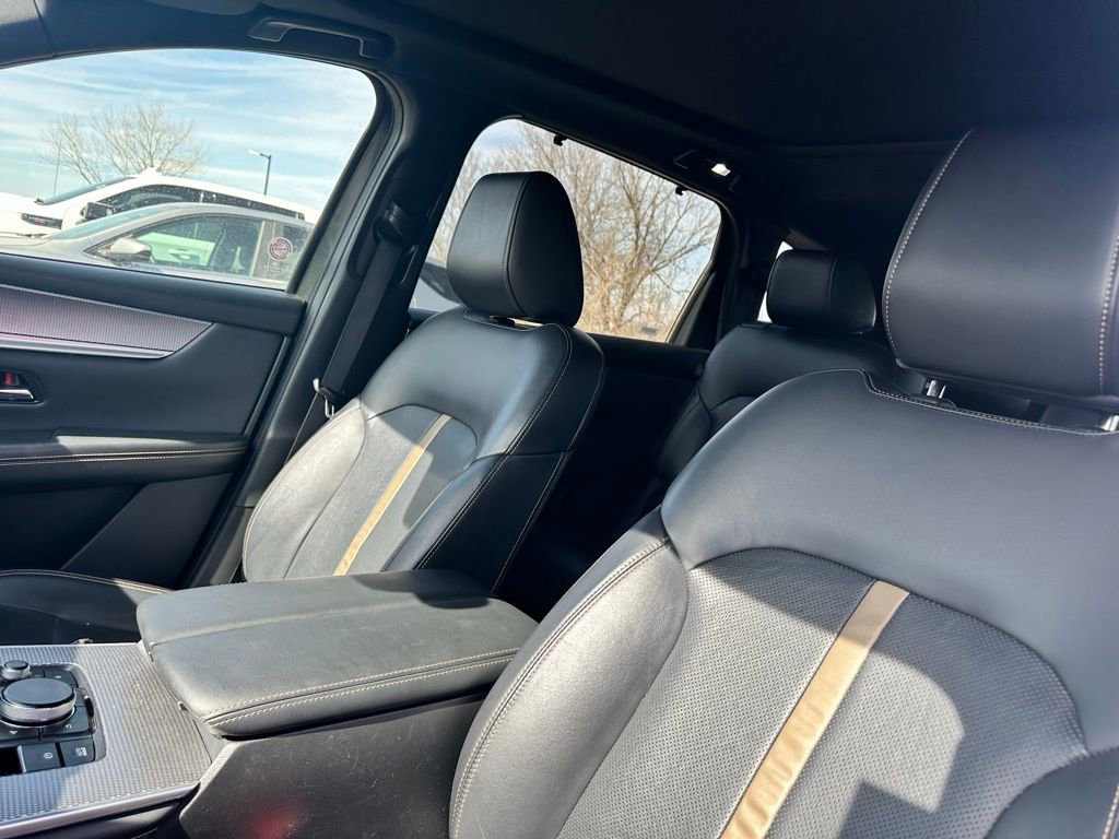 Used 2025 MAZDA CX-90 3.3 Turbo w/ Premium Plus Pkg image 12