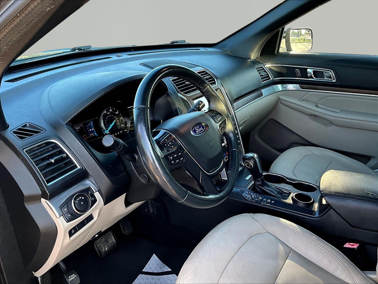 Used 2018 Ford Explorer Limited FWD image 17