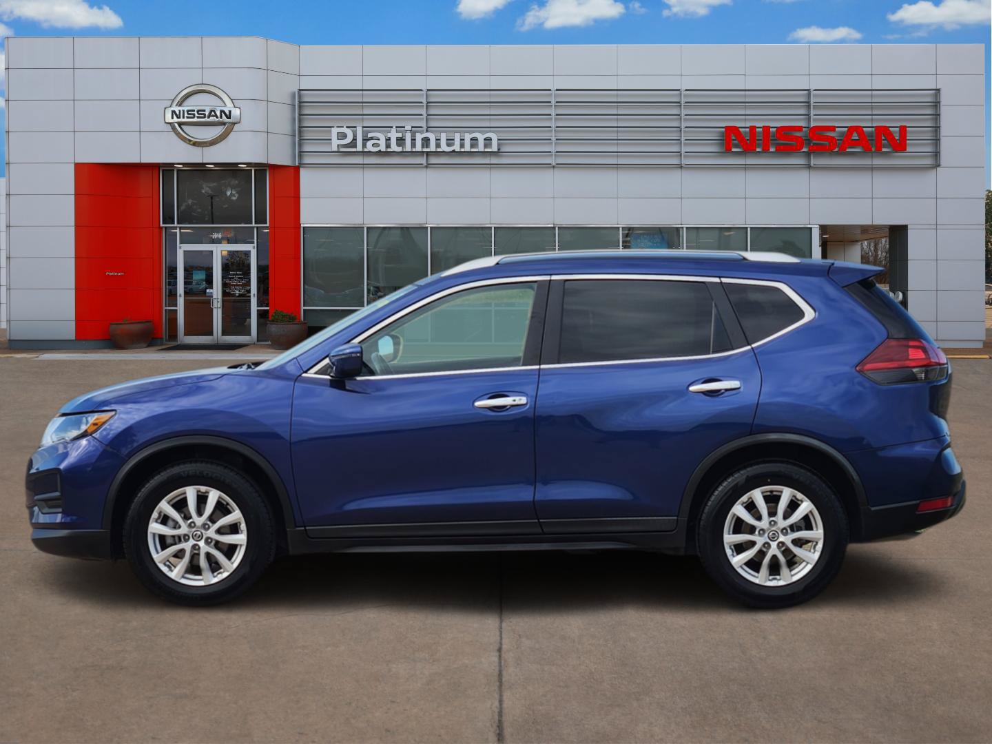 Used 2018 Nissan Rogue SV FWD image 3