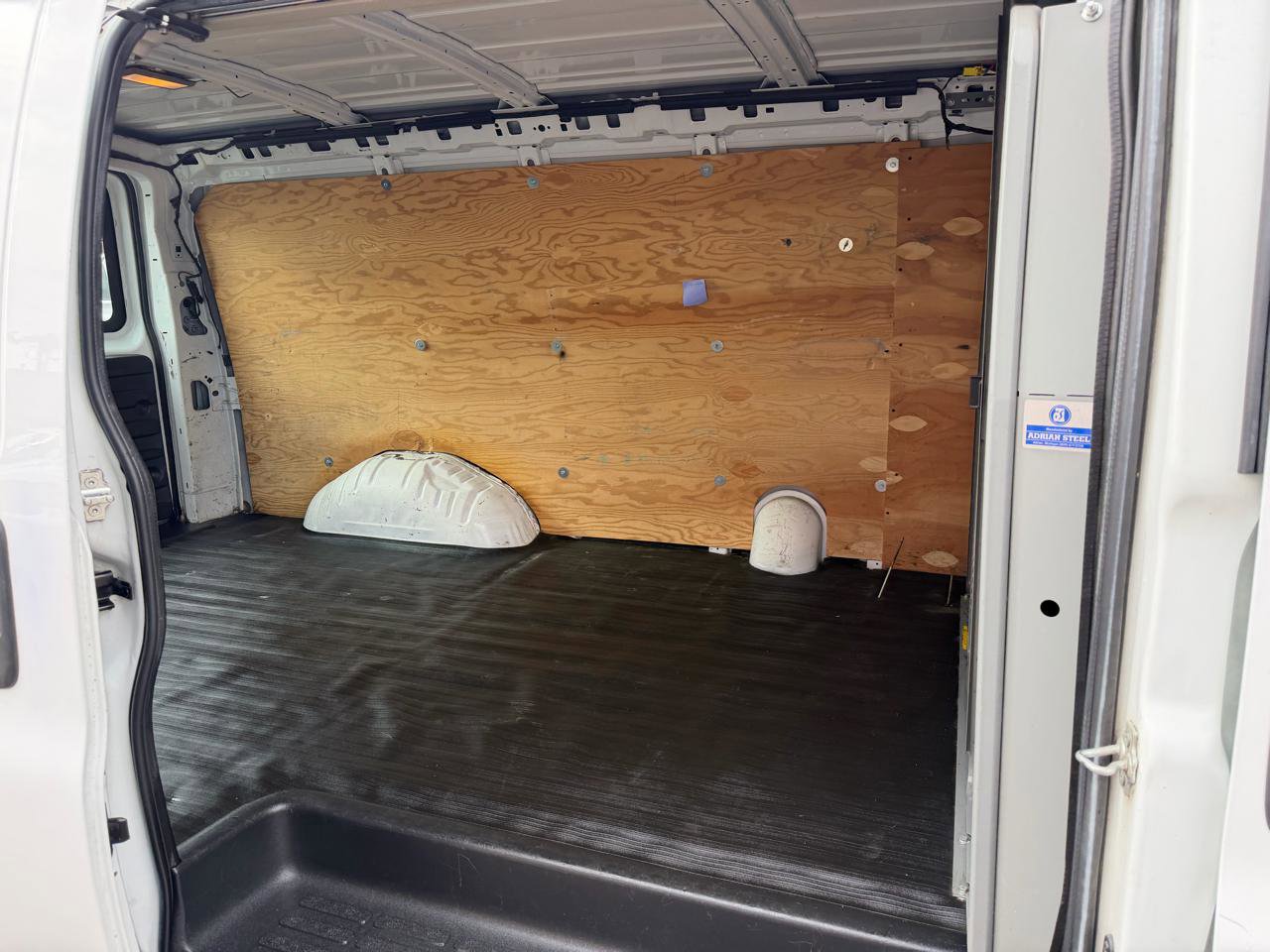 Used 2011 Chevrolet Express 1500 AWD image 21