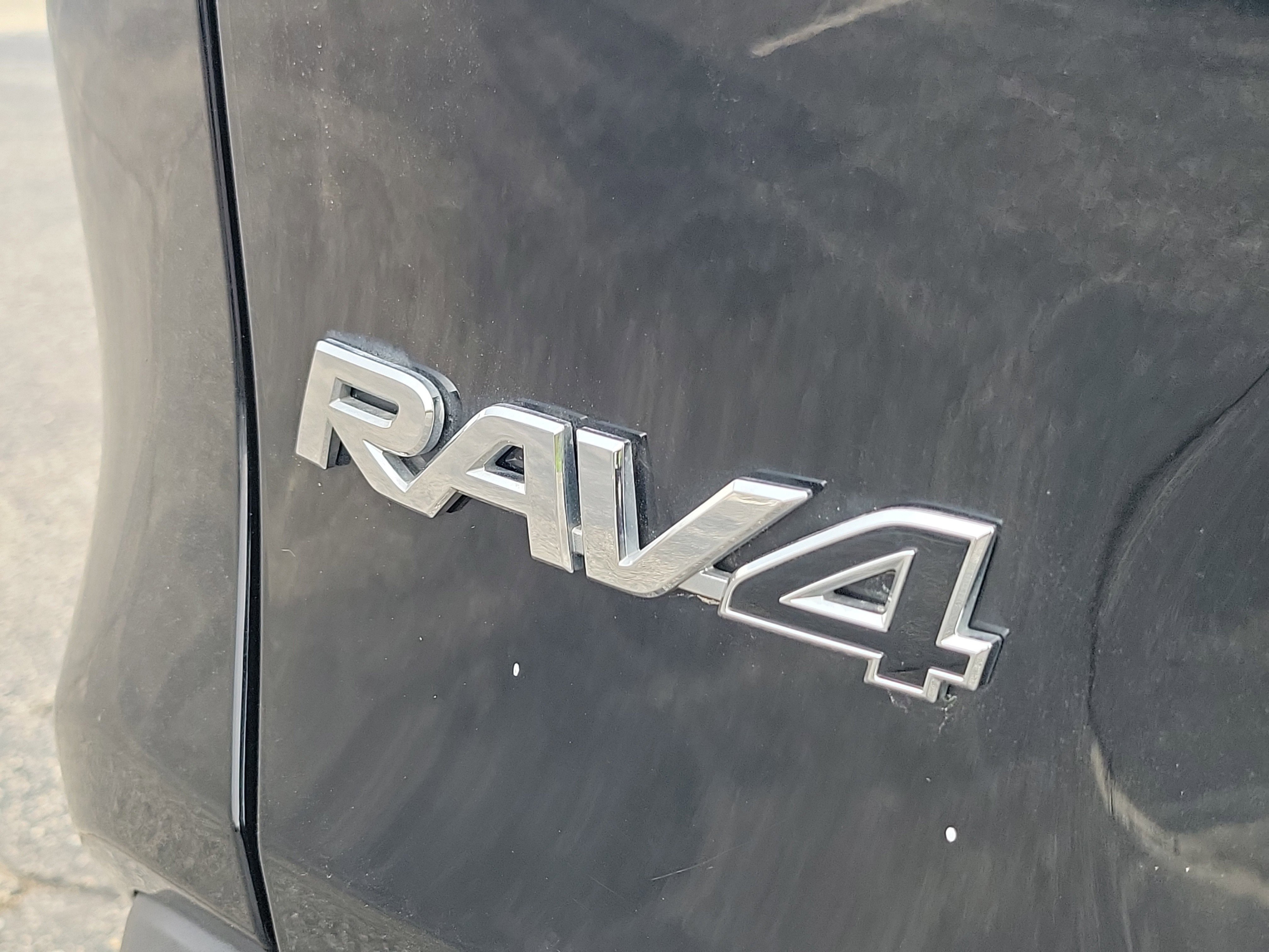 Used 2020 Toyota RAV4 XLE w/ Convenience Package image 8