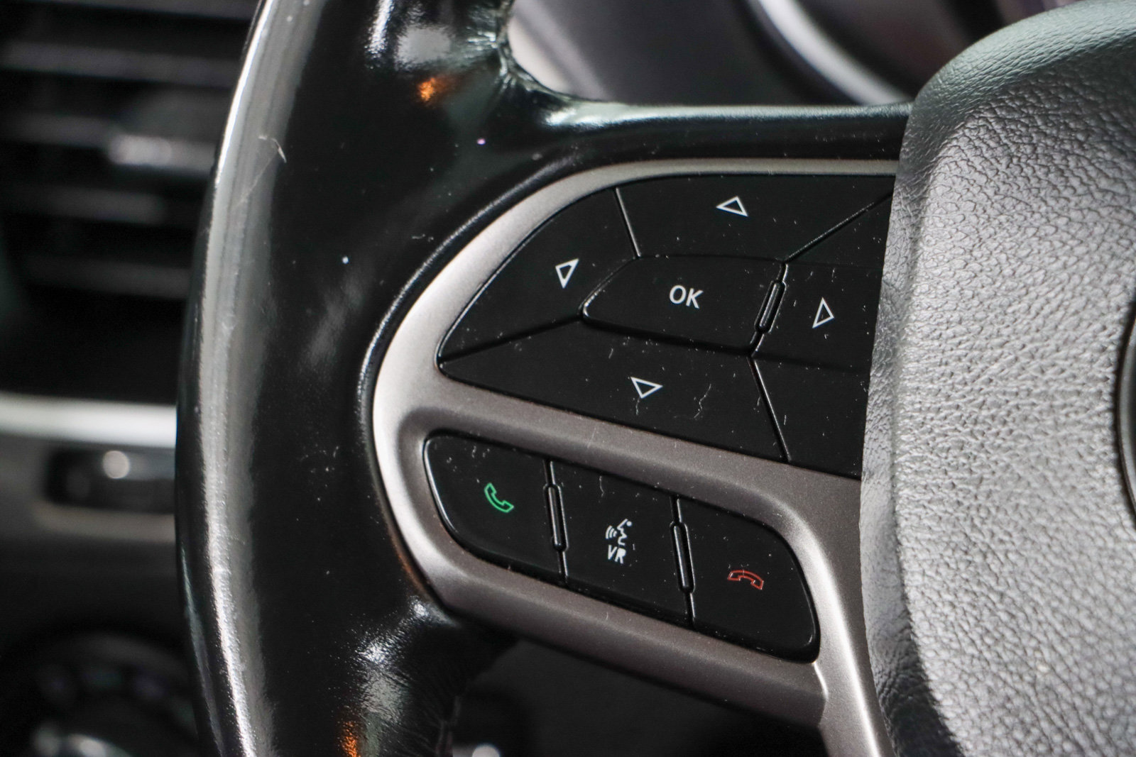 Used 2021 Jeep Cherokee Latitude Plus image 13