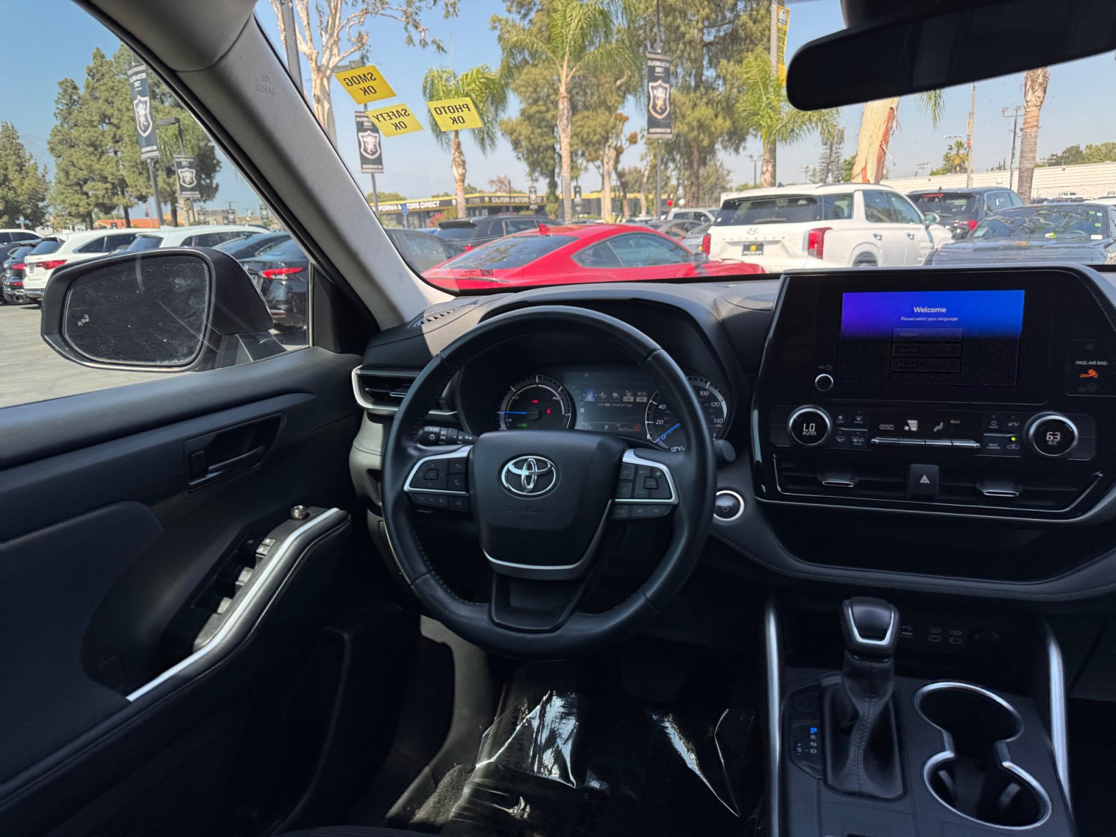 Used 2024 Toyota Highlander LE FWD image 16