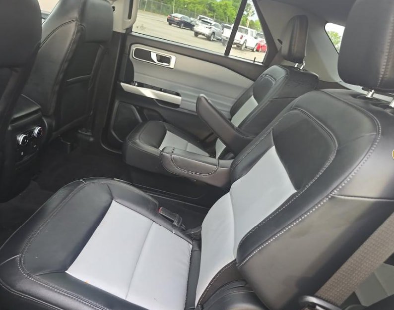 Used 2023 Ford Explorer XLT w/ Equipment Group 202A AWD/4WD image 7
