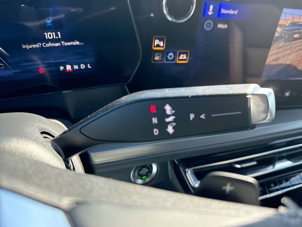 Used 2025 Chevrolet Traverse LT AWD/4WD image 17