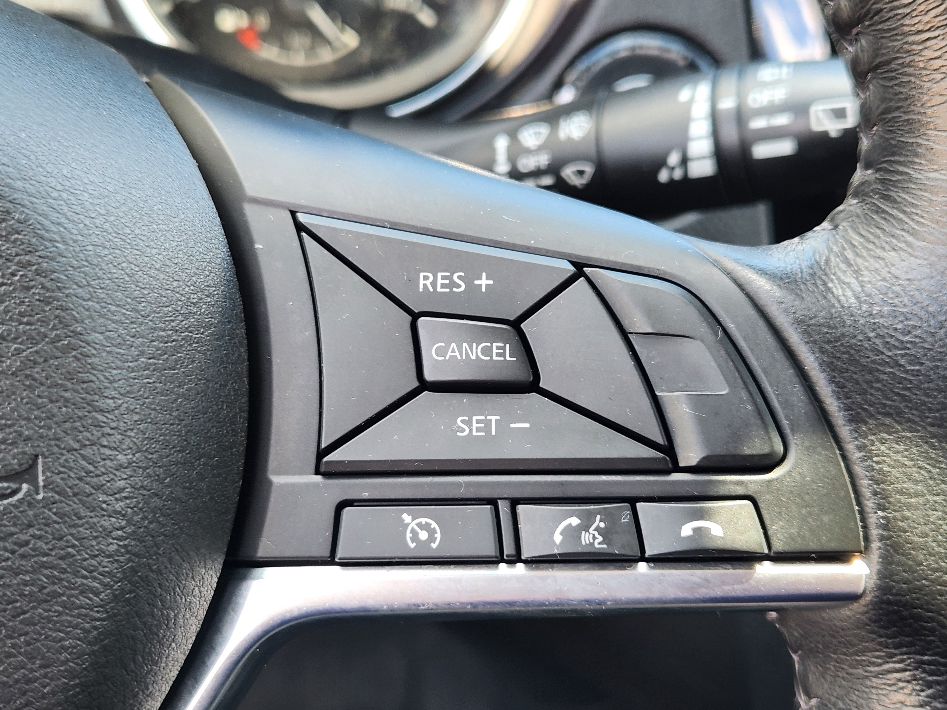 Used 2017 Nissan Rogue SL FWD image 24