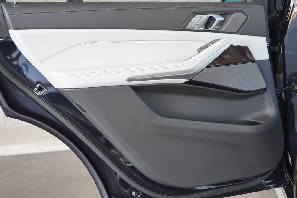 New 2027 BMW X7 xDrive40i AWD/4WD image 32