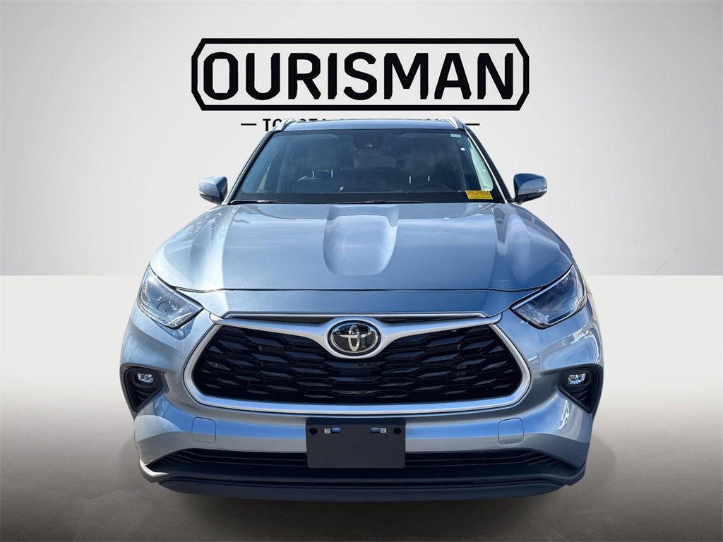 Certified 2024 Toyota Highlander XLE image 2