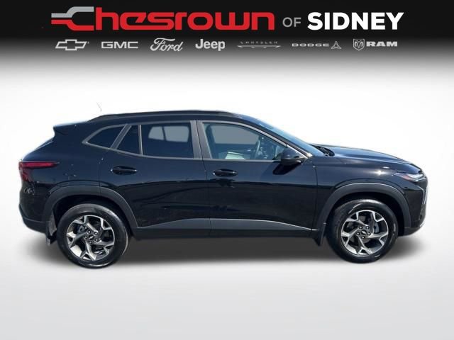 Used 2025 Chevrolet Trax LT FWD image 4