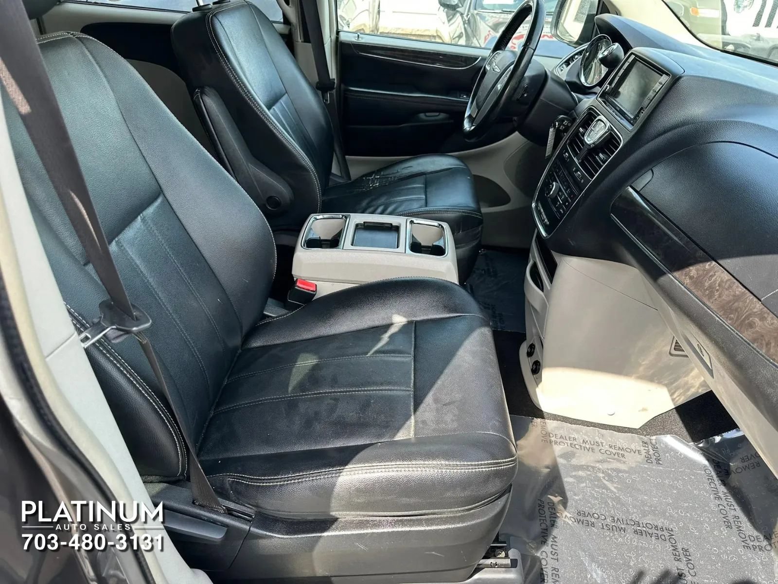 Used 2015 Chrysler Town & Country Touring FWD image 12