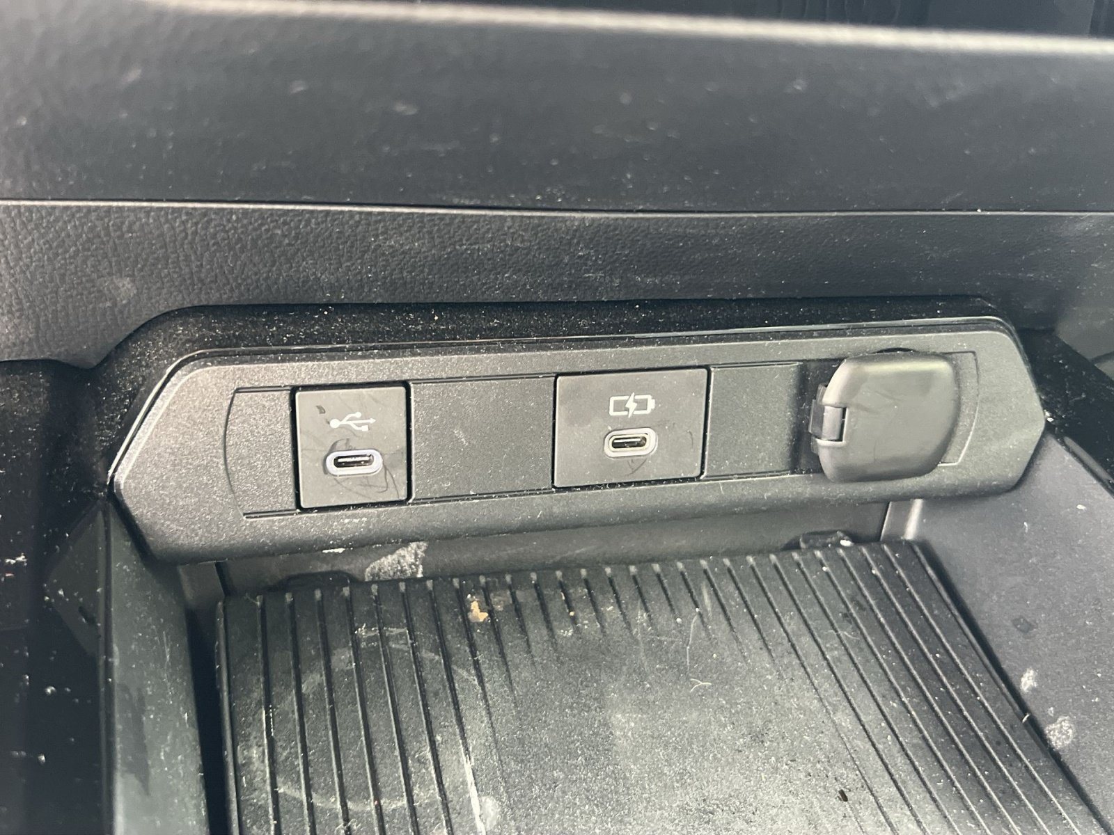 Used 2026 Toyota Prius XLE FWD image 25