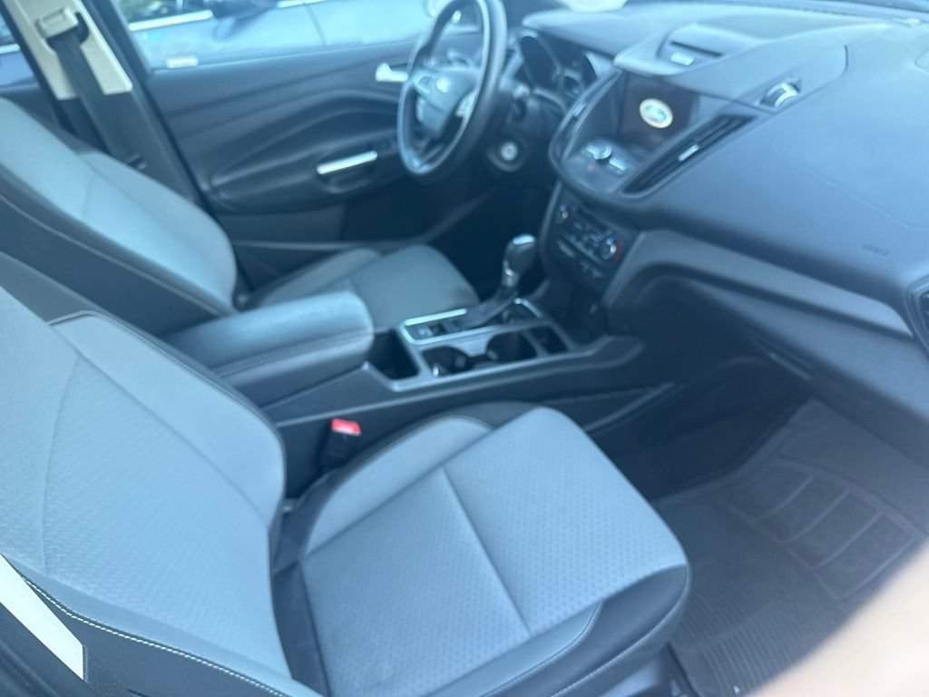 Used 2017 Ford Escape SE w/ Equipment Group 201A AWD/4WD image 7