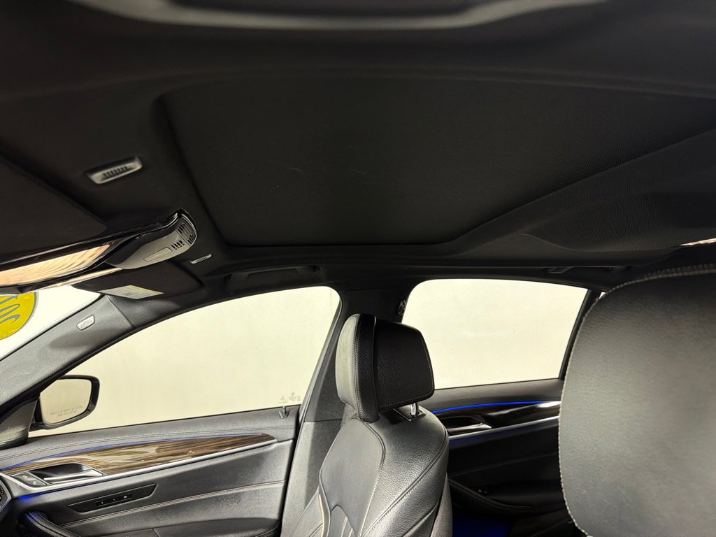 Used 2017 BMW 530i xDrive image 12