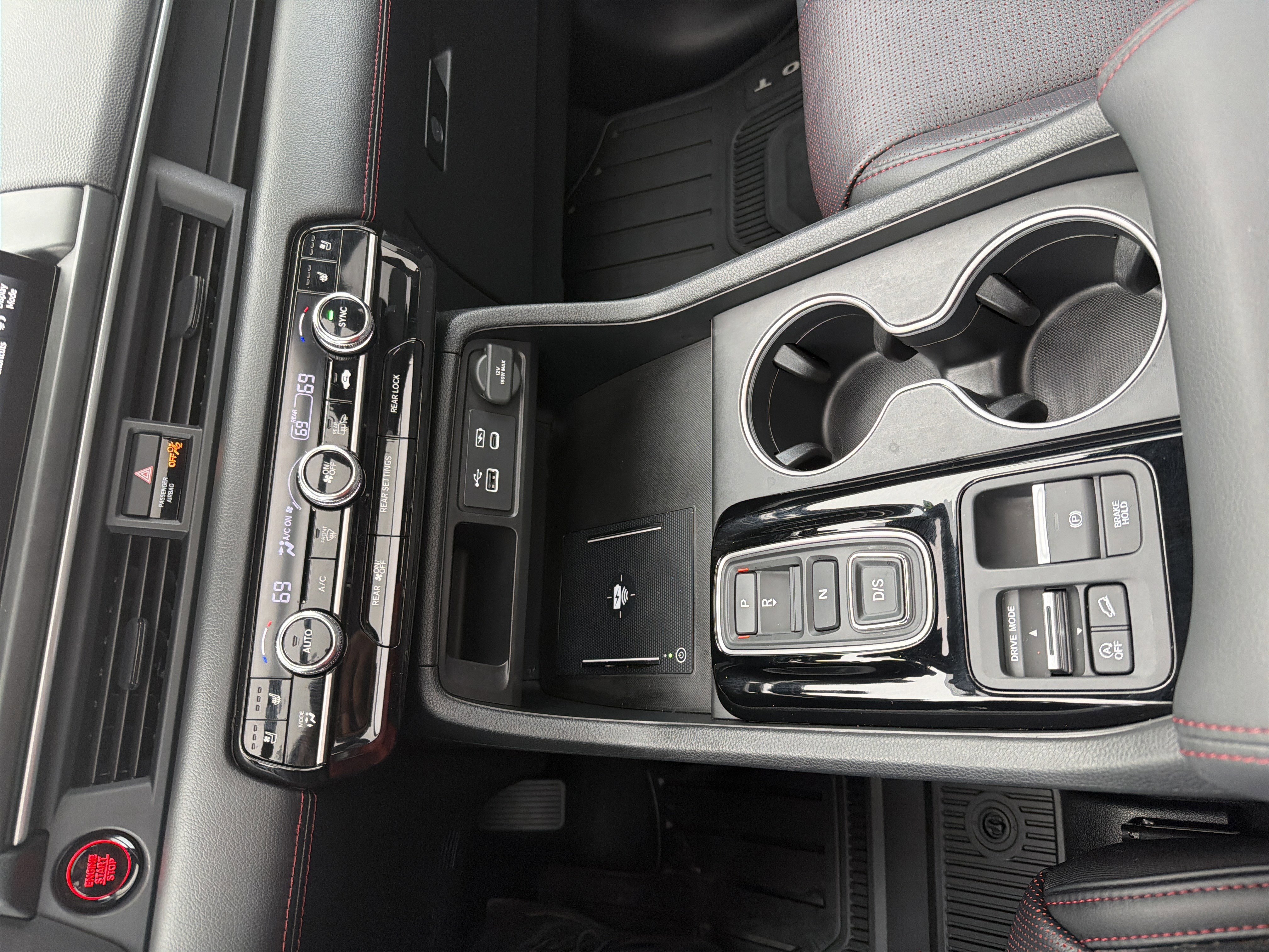 Used 2025 Honda Pilot Black Edition image 9