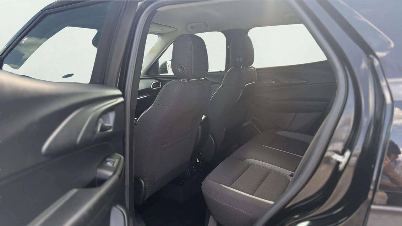 Used 2022 Chevrolet TrailBlazer LT w/ Convenience Package FWD image 13