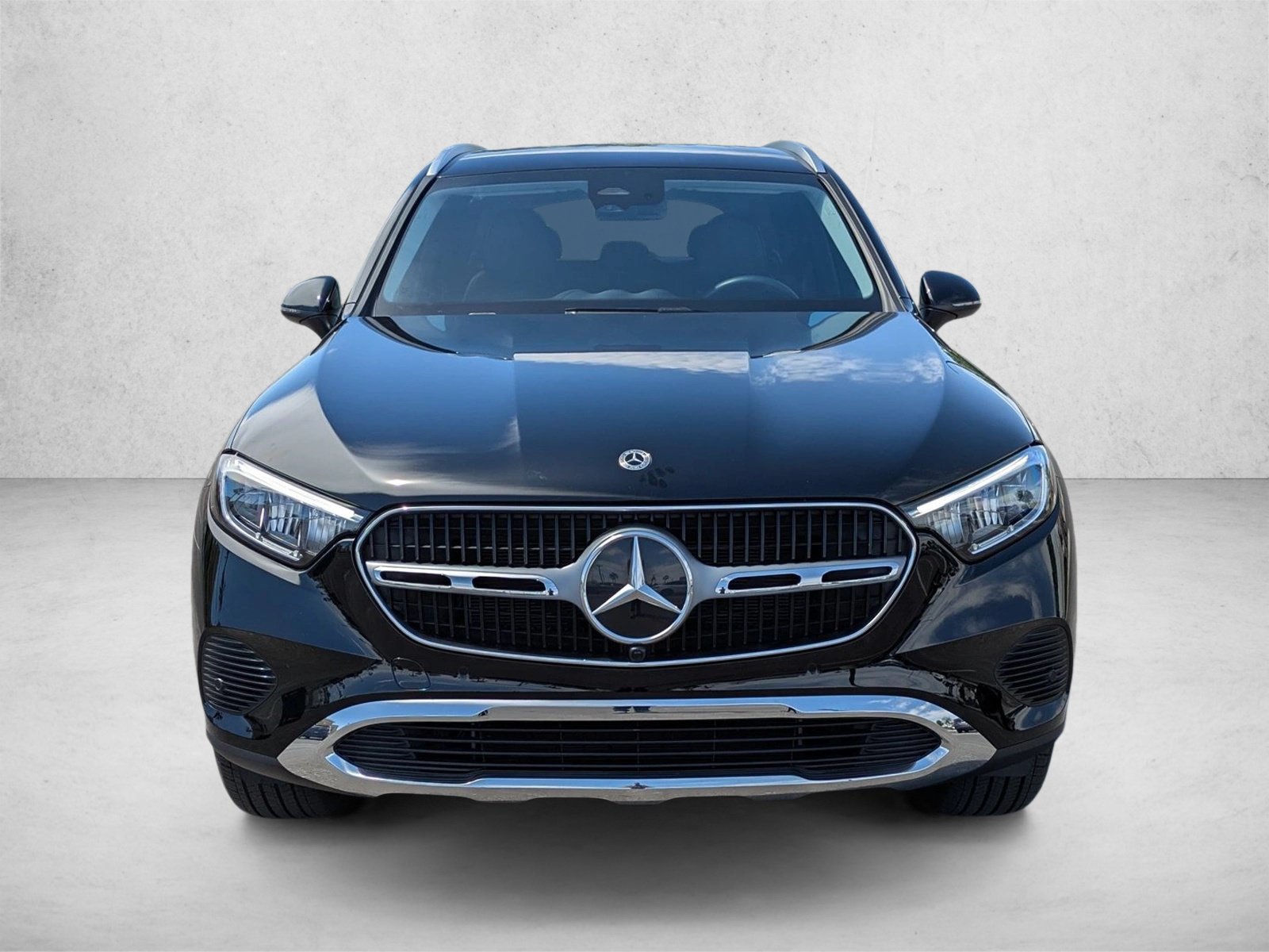 Used 2025 Mercedes-Benz GLC 350e 4MATIC image 2