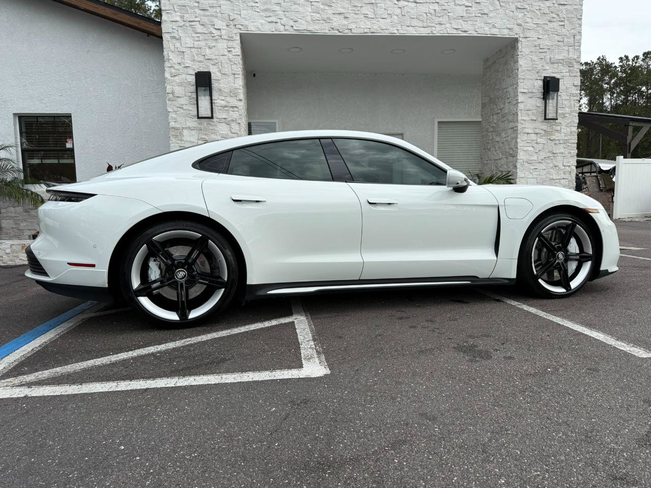 Used 2020 Porsche Taycan AWD/4WD image 18