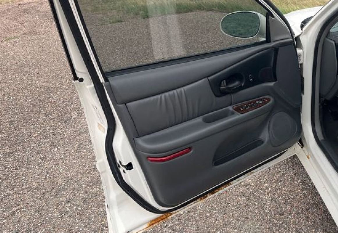 Used 2003 Buick Regal LS w/ LS Luxury Plus Package image 9