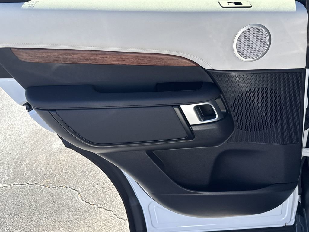 Used 2025 Land Rover Discovery S image 21