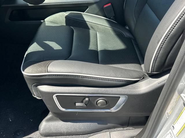 New 2026 RAM 1500 Laramie AWD/4WD image 10