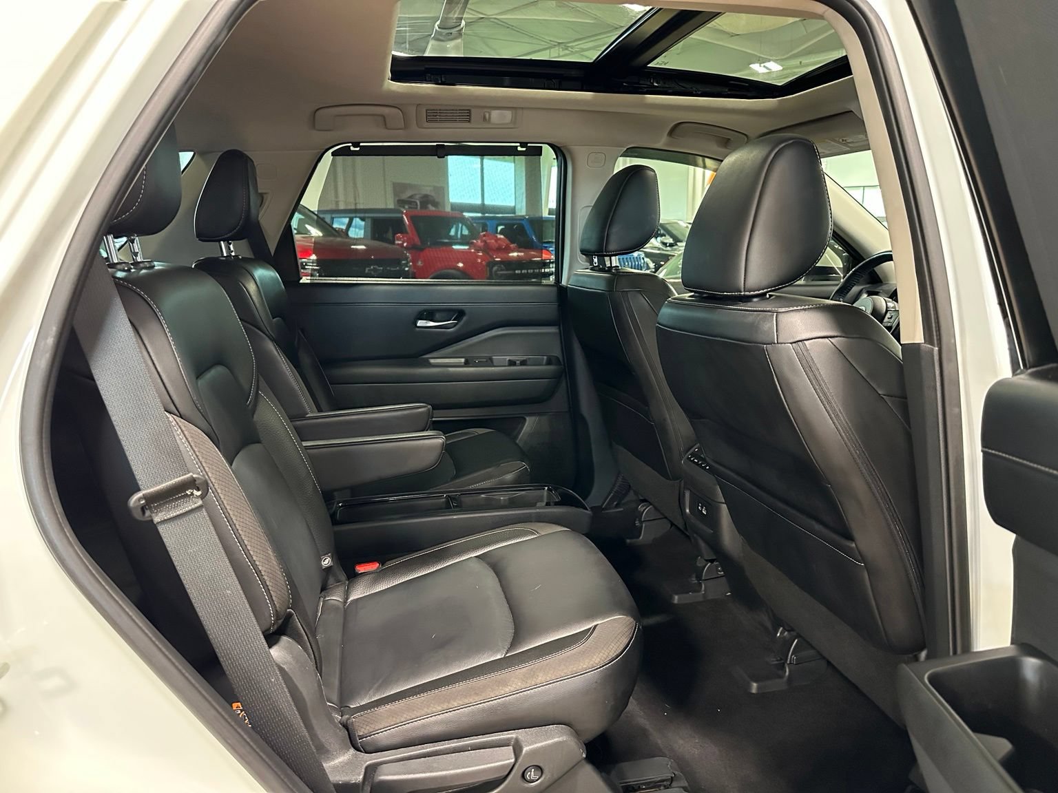 Used 2024 Nissan Pathfinder SL w/ SL Premium Package FWD image 41