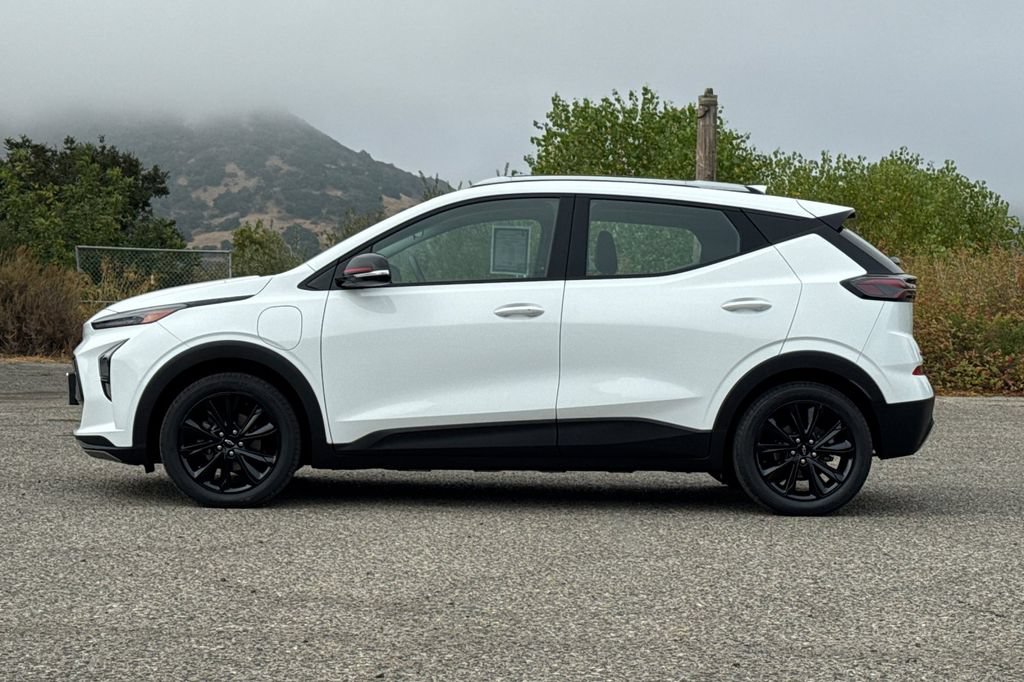 Used 2023 Chevrolet Bolt EUV LT w/ Redline Edition FWD image 7