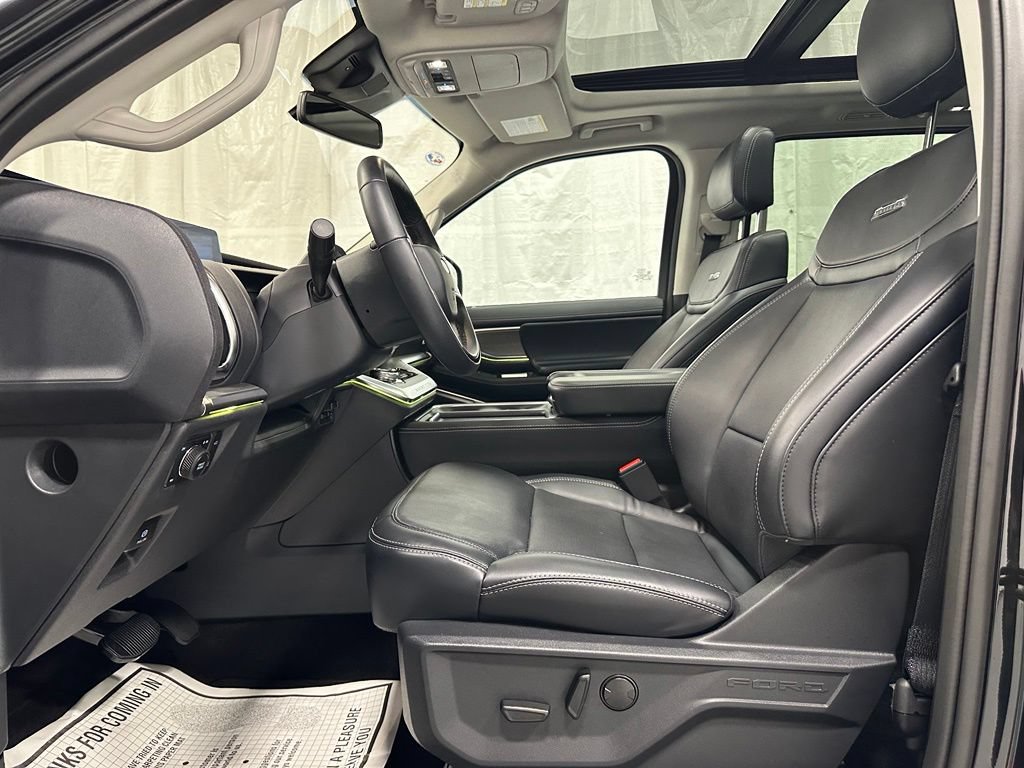 Used 2025 Ford Expedition Platinum AWD/4WD image 14