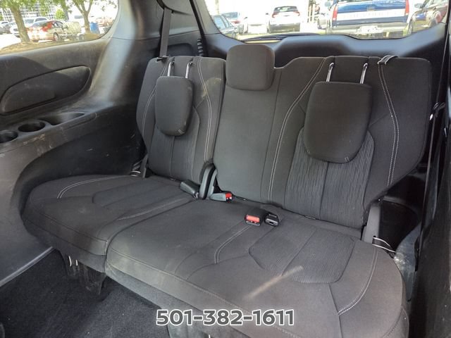 Used 2023 Chrysler Pacifica Touring FWD image 11