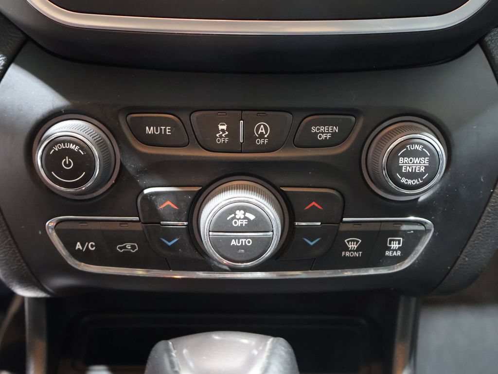 Used 2023 Jeep Cherokee Altitude Lux AWD/4WD image 36
