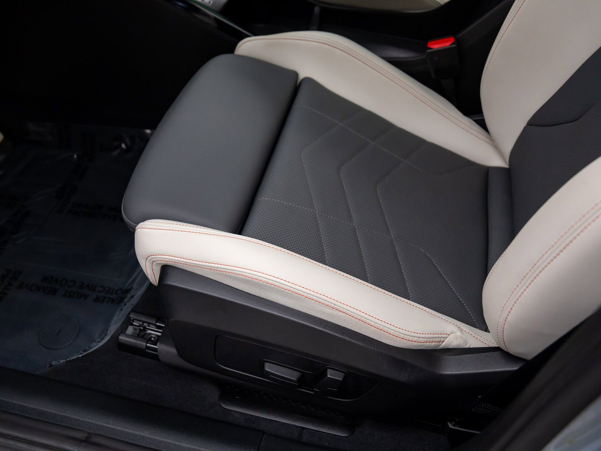 Used 2025 BMW X2 xDrive28i w/ Premium Package image 15