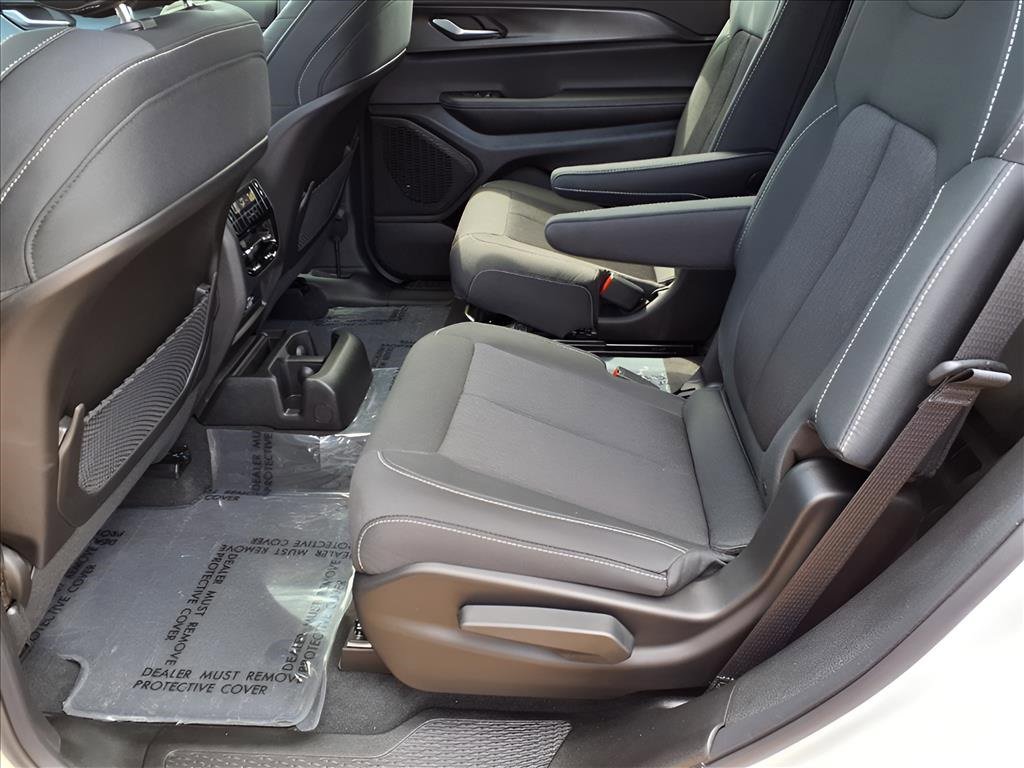 New 2025 Jeep Grand Cherokee L Laredo image 24