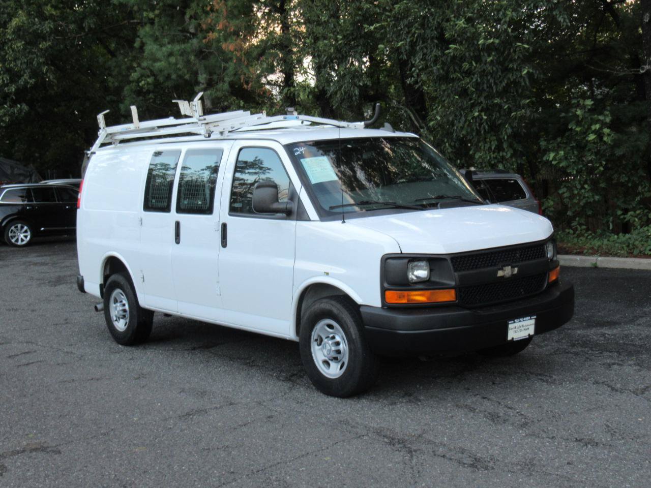 Used 2017 Chevrolet Express 2500 RWD image 5