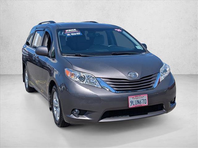 Used 2016 Toyota Sienna LE FWD image 3