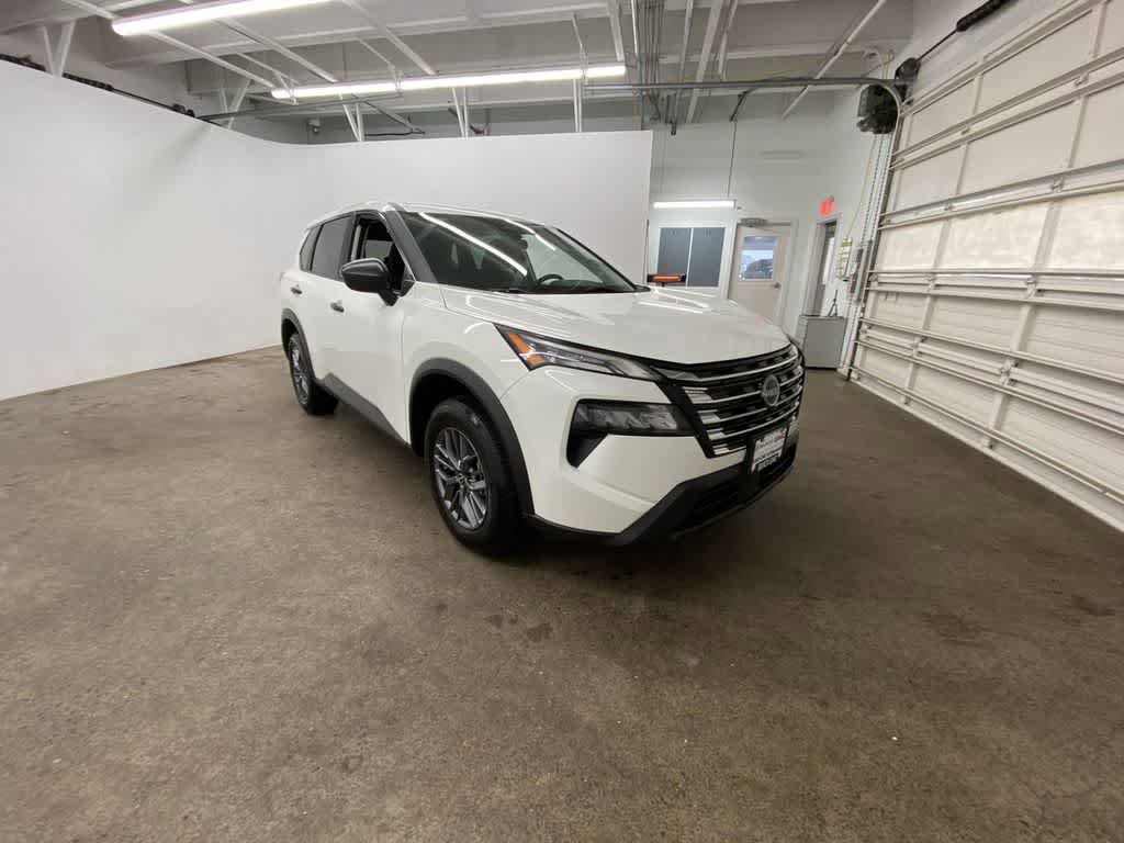 Used 2024 Nissan Rogue S AWD/4WD image 8