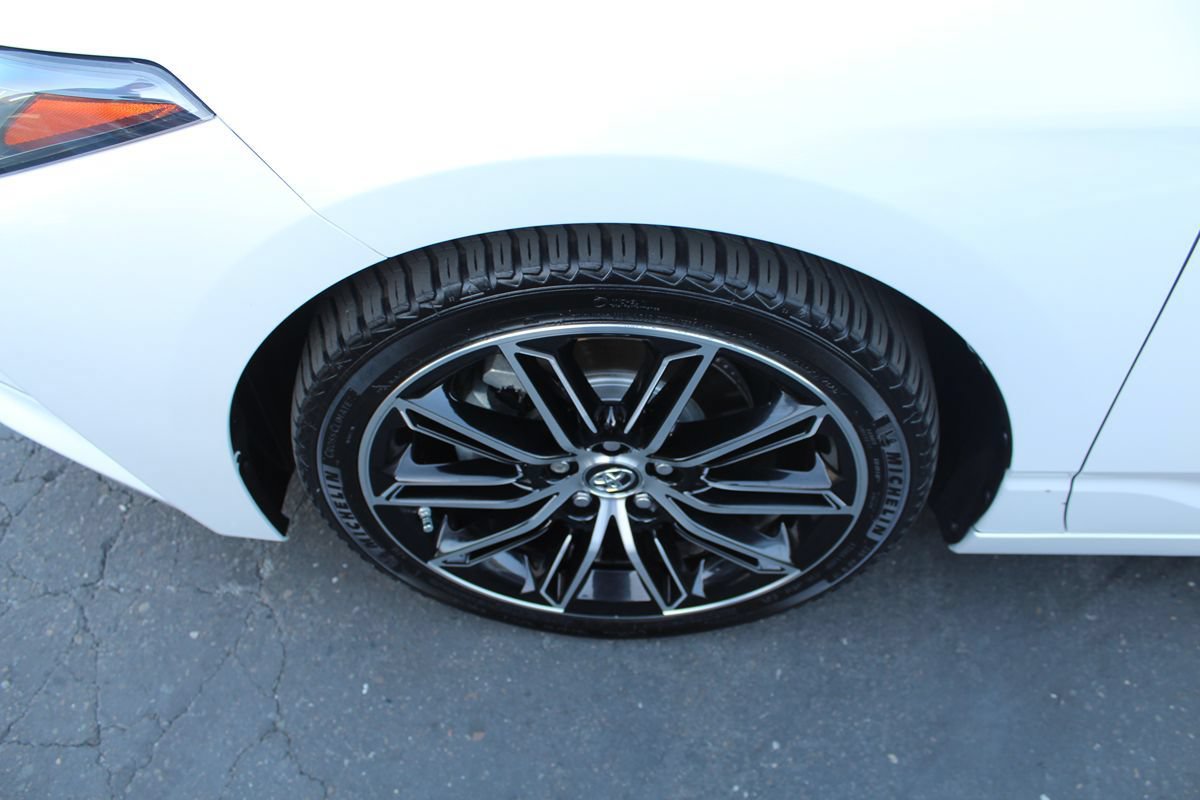 Used 2019 Toyota Avalon Touring w/ Advanced Safety Package FWD image 11