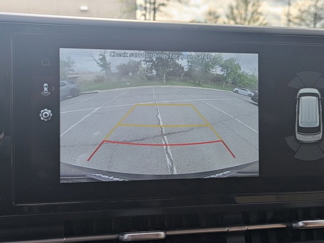 Used 2024 Kia Carnival EX image 14