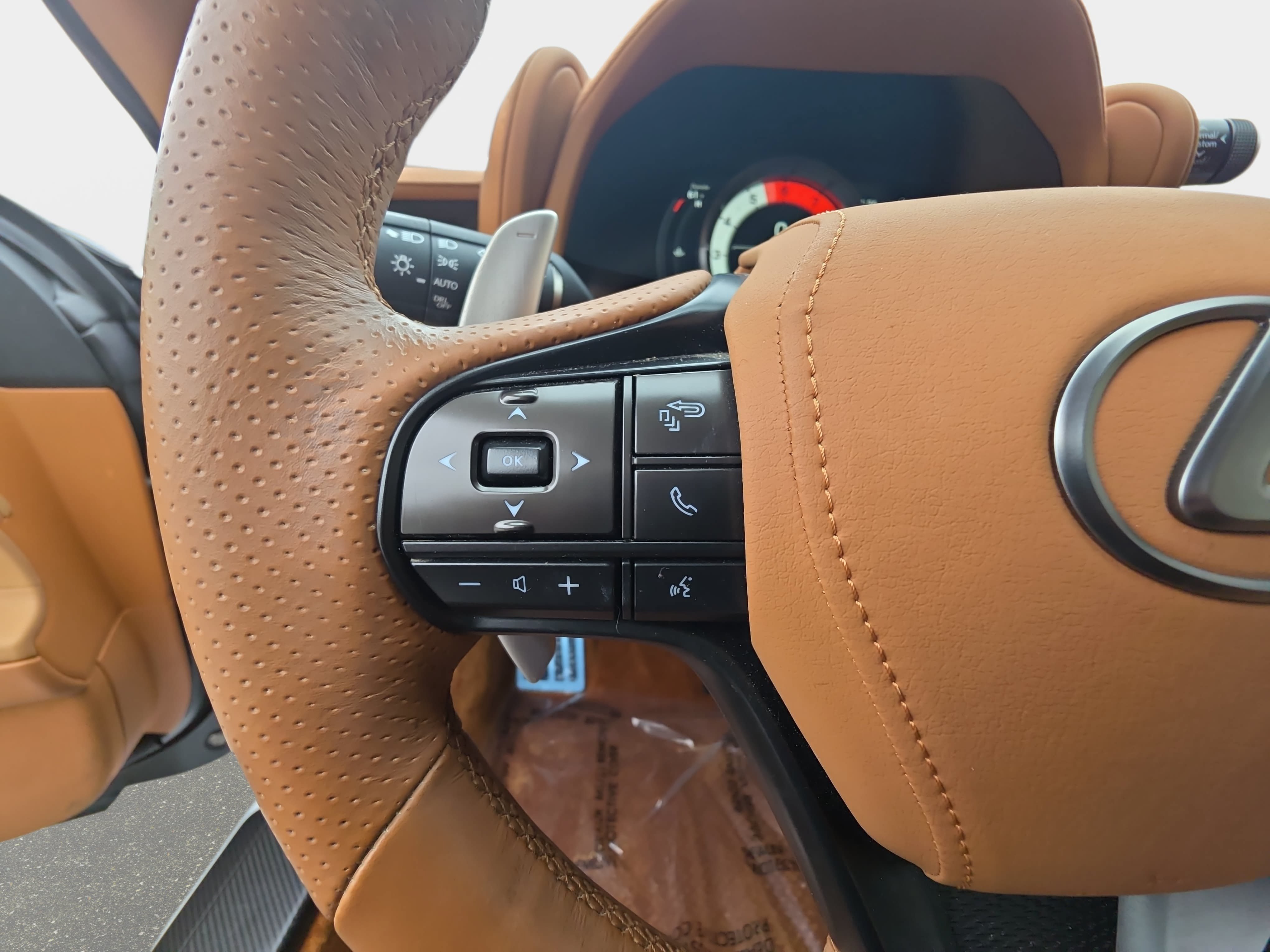 Used 2021 Lexus LC 500 Convertible w/ Touring Package RWD image 15