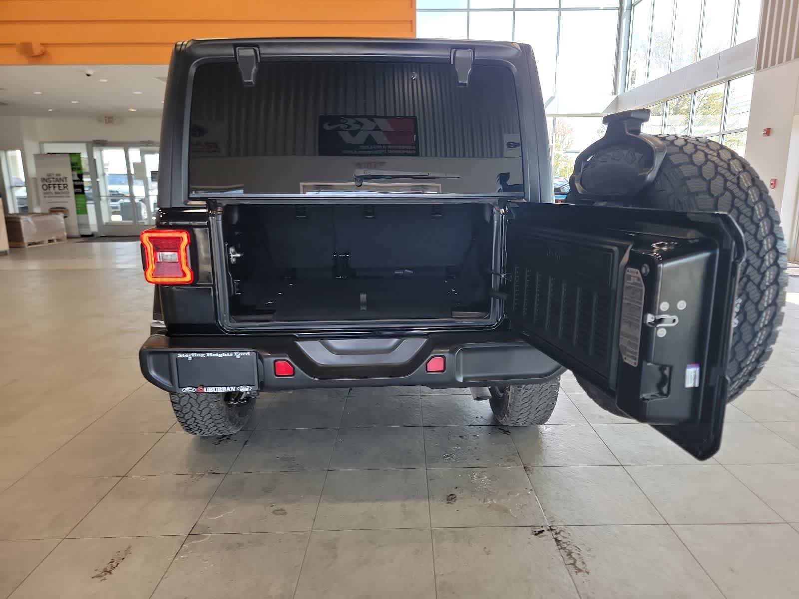Used 2024 Jeep Wrangler Unlimited Sahara AWD/4WD image 31