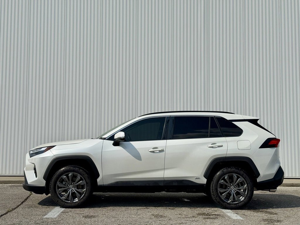 Used 2022 Toyota RAV4 XLE Premium image 2