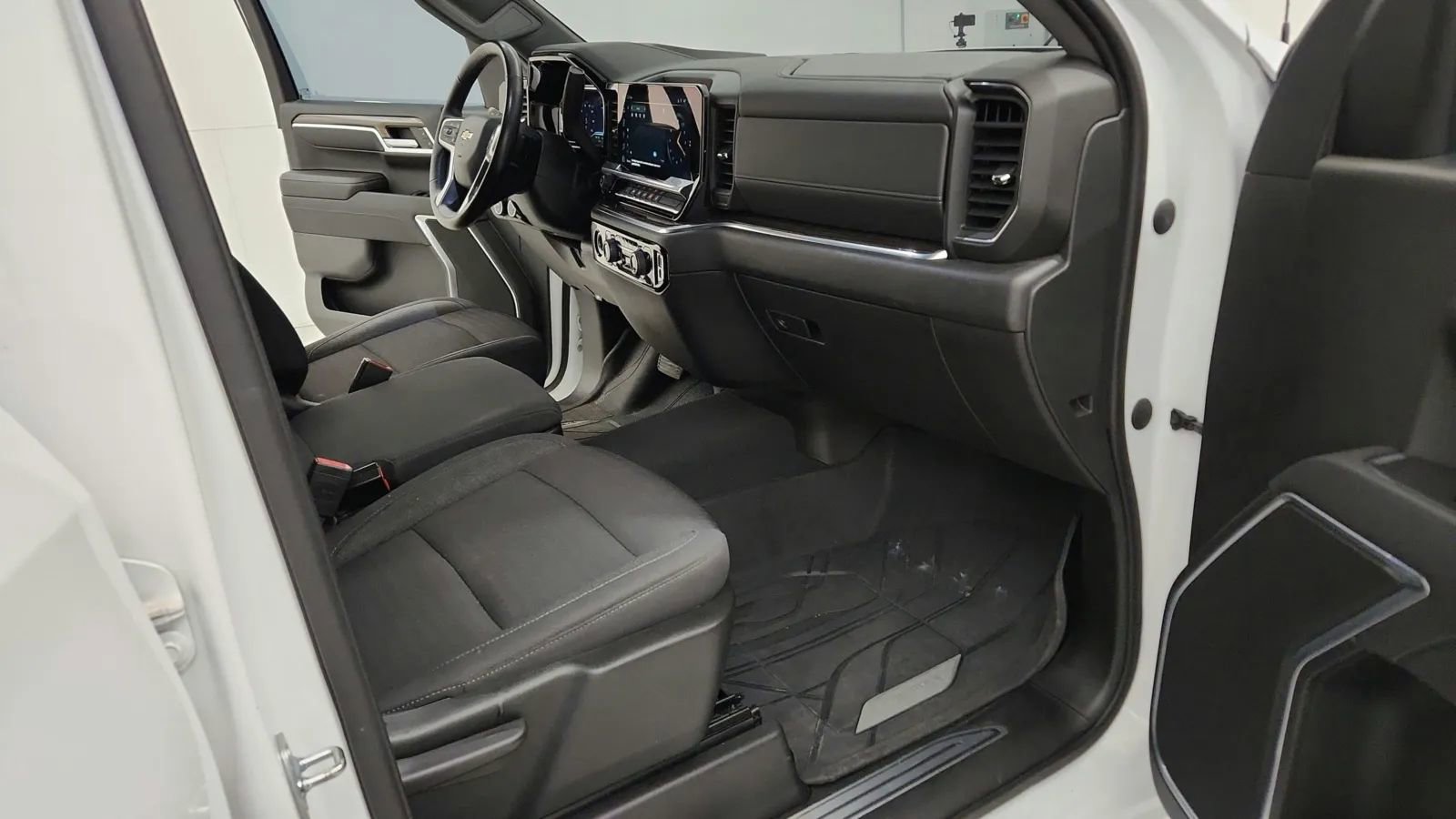 Used 2022 Chevrolet Silverado 1500 LT image 27