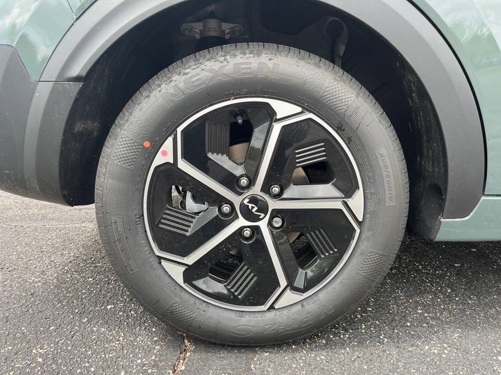 New 2025 Kia Niro EX image 12