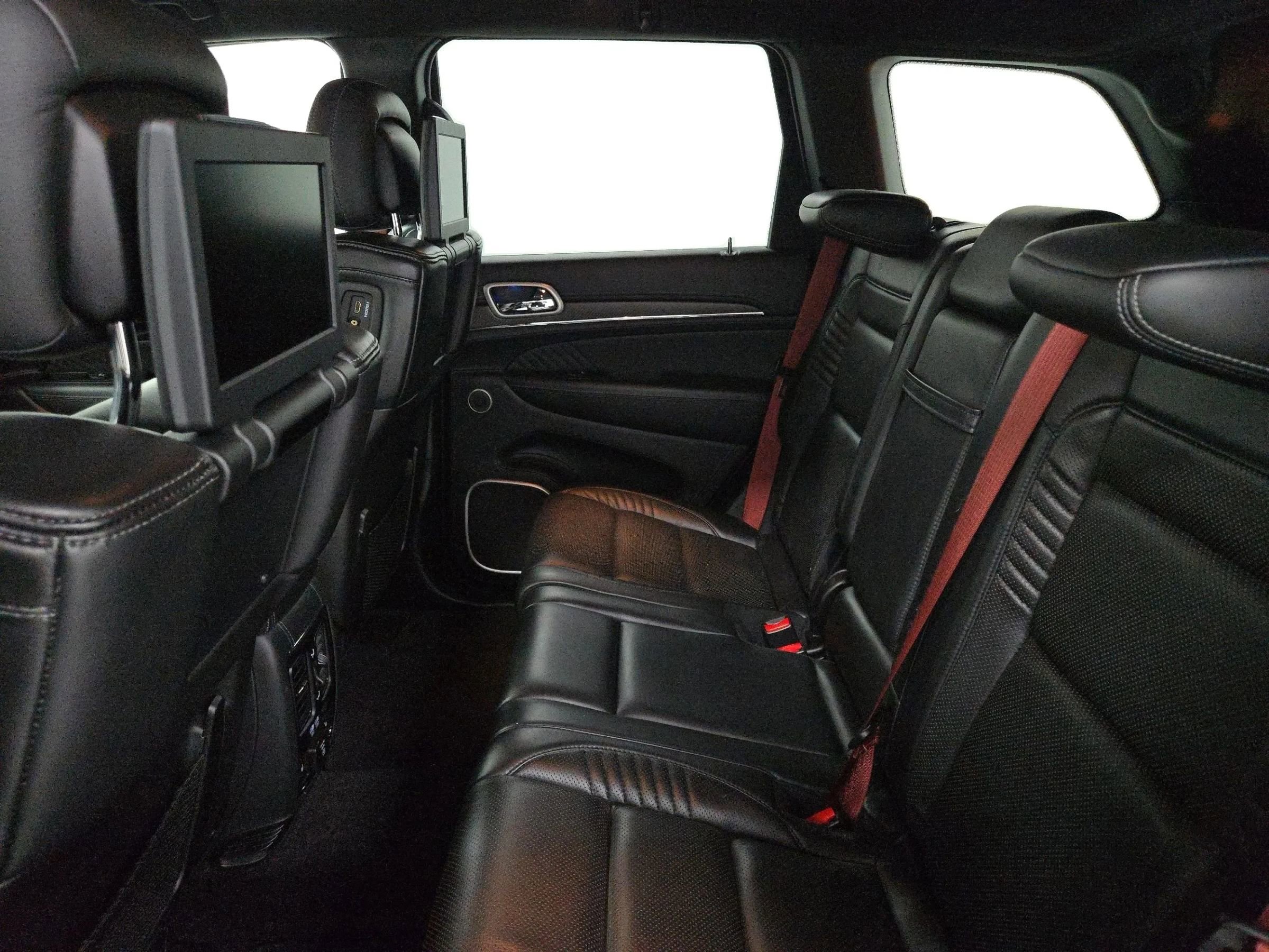 Used 2018 Jeep Grand Cherokee SRT image 10