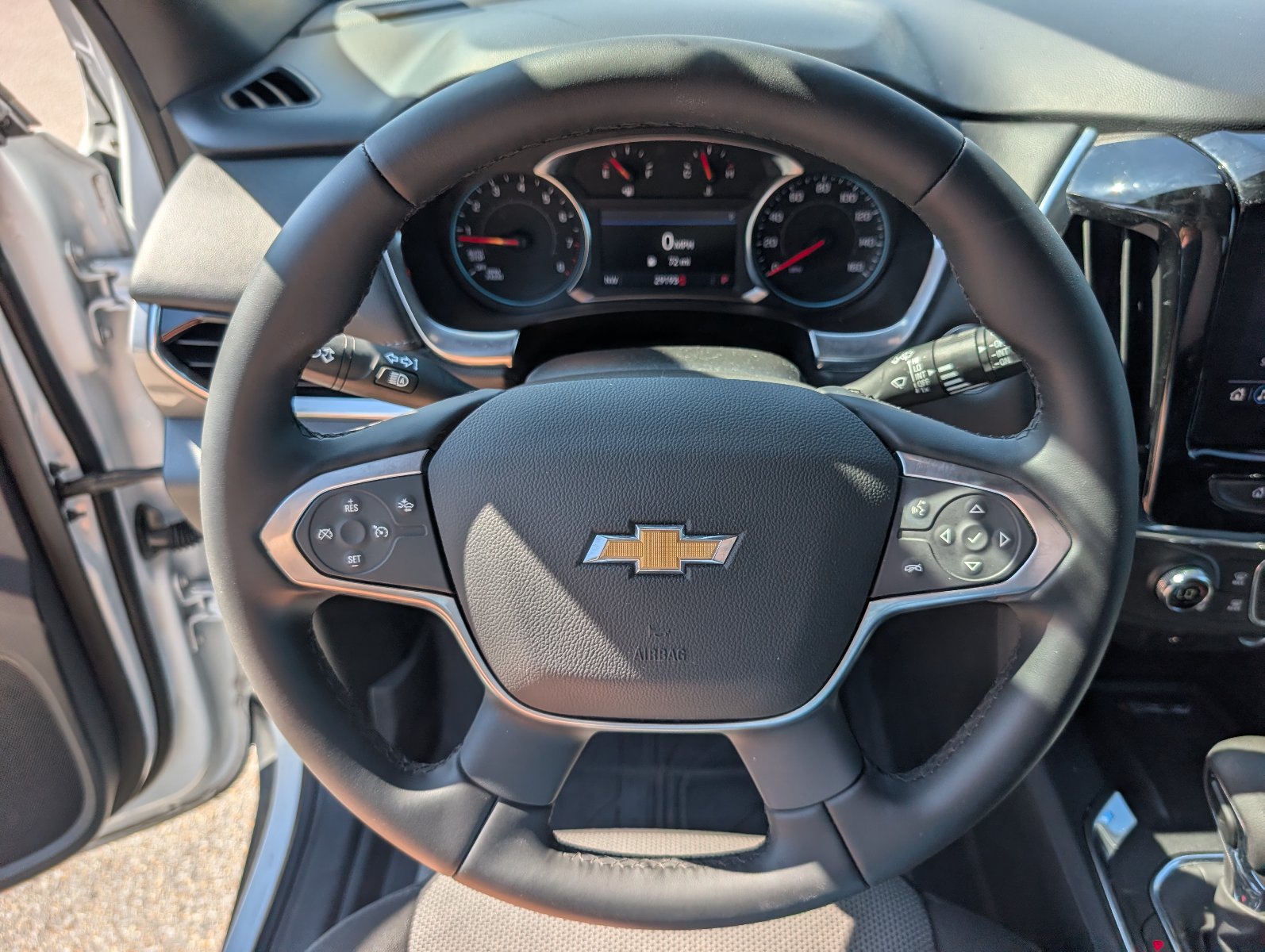 Used 2023 Chevrolet Traverse LT FWD image 24