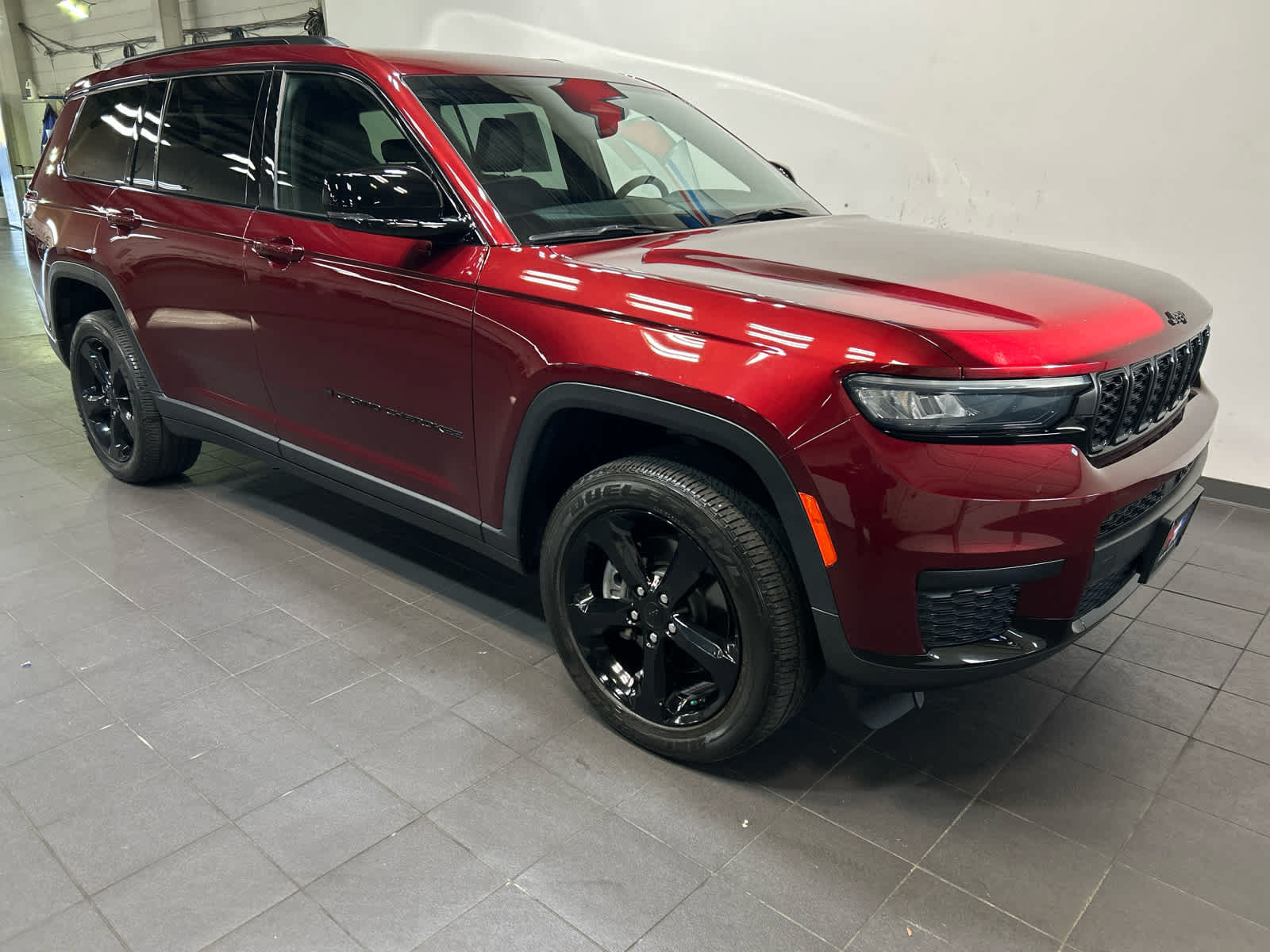 Used 2024 Jeep Grand Cherokee L Altitude AWD/4WD image 2
