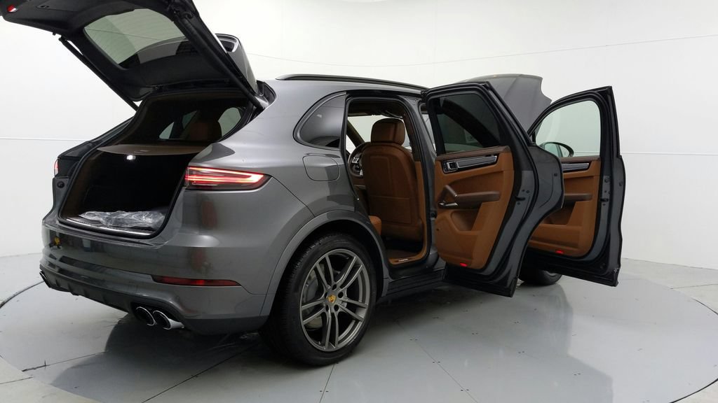 Certified 2023 Porsche Cayenne Turbo AWD/4WD image 16