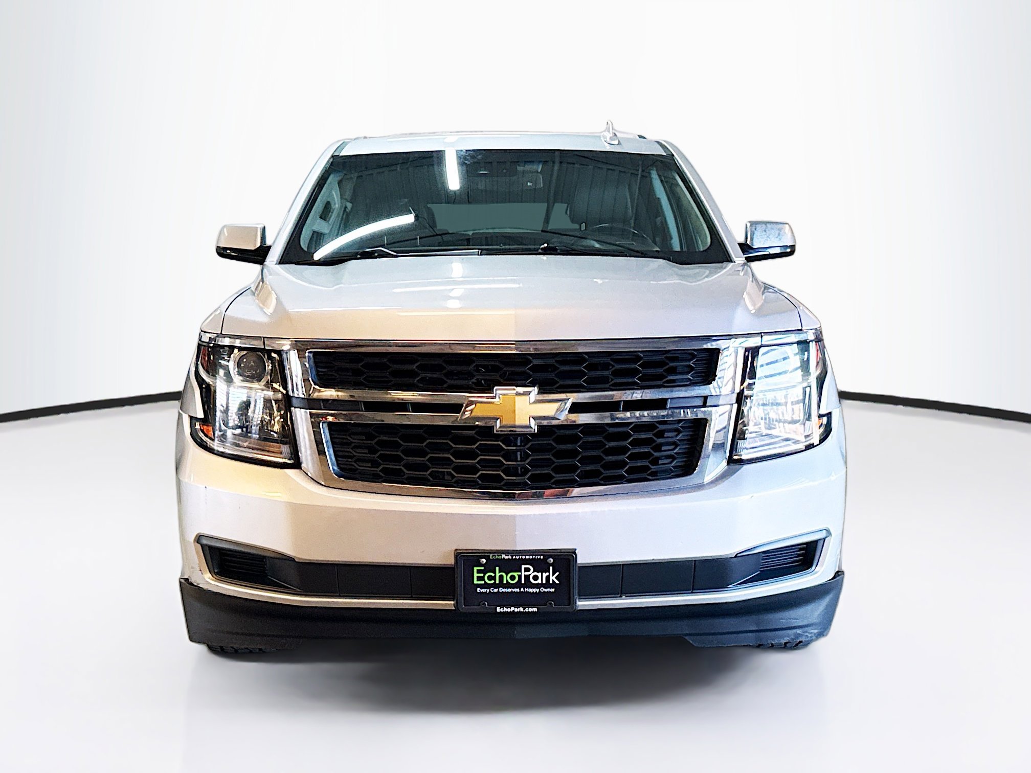 Used 2019 Chevrolet Suburban LT image 2