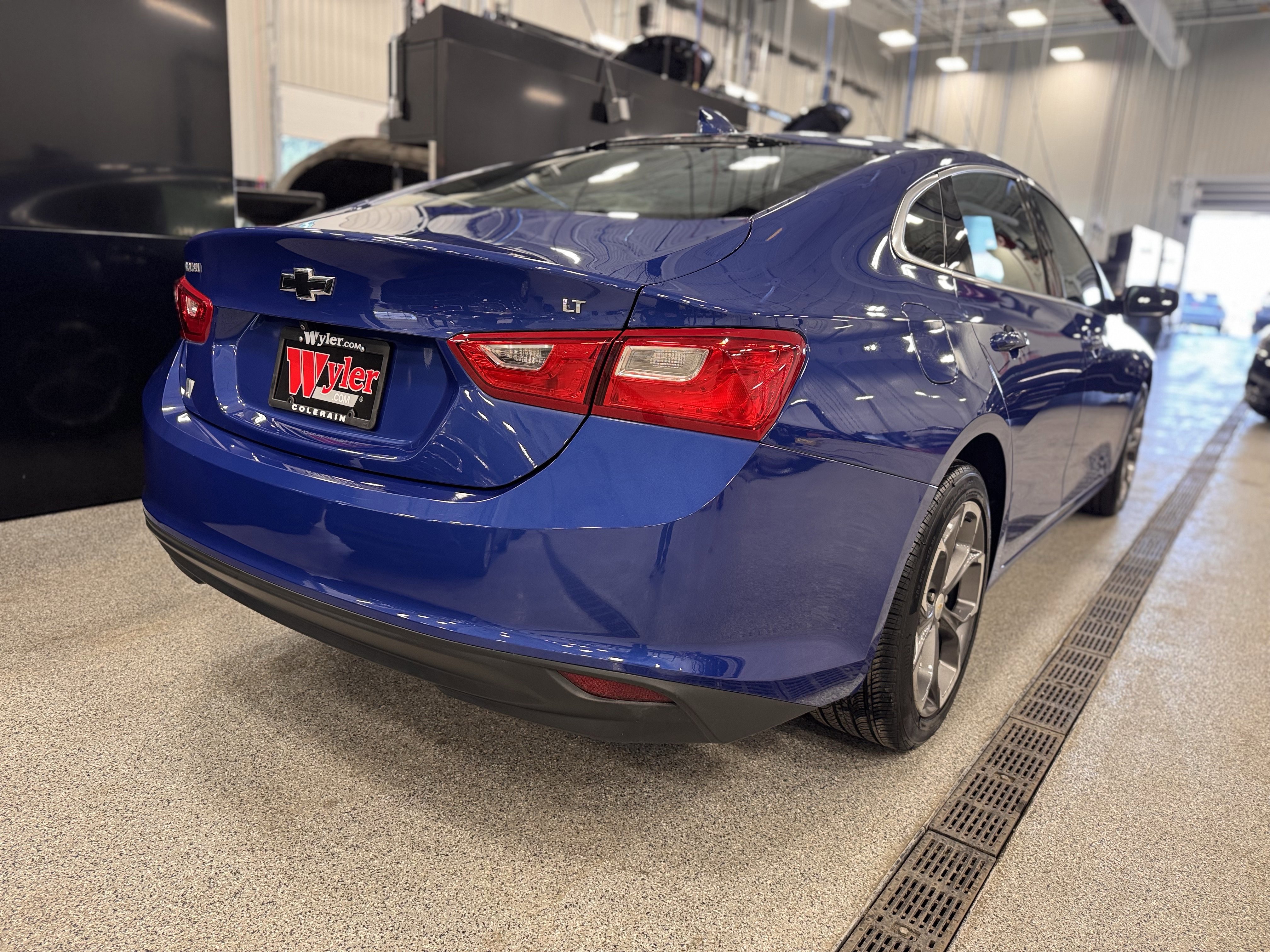 Used 2023 Chevrolet Malibu LT image 3