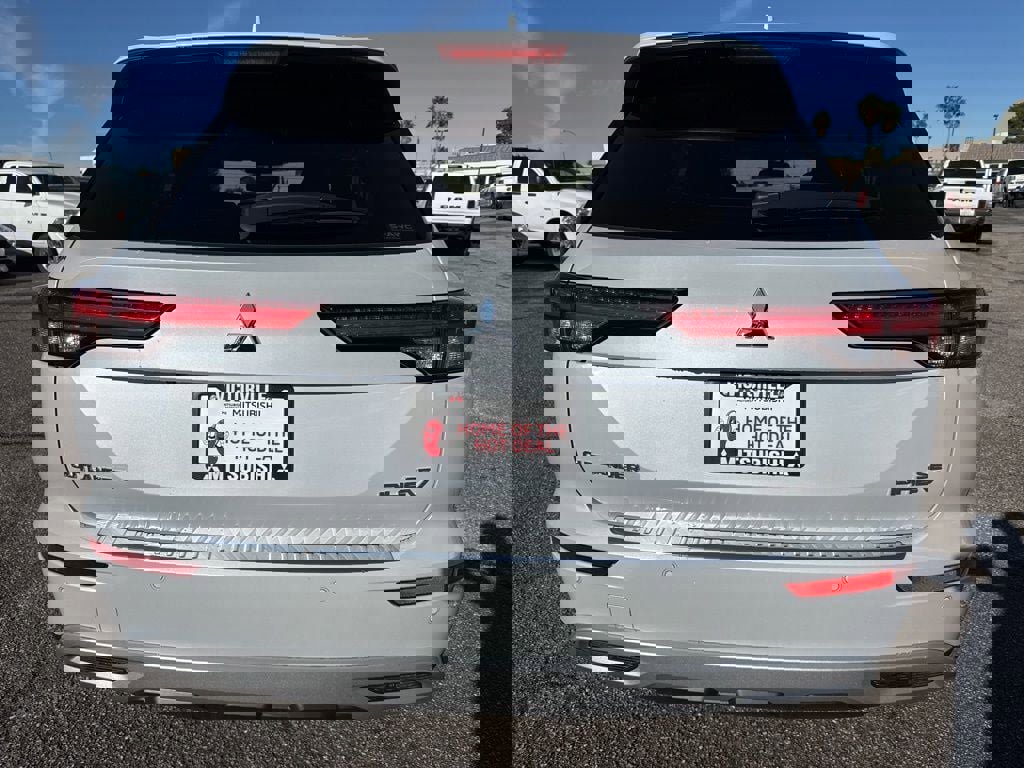 New 2025 Mitsubishi Outlander SE image 6