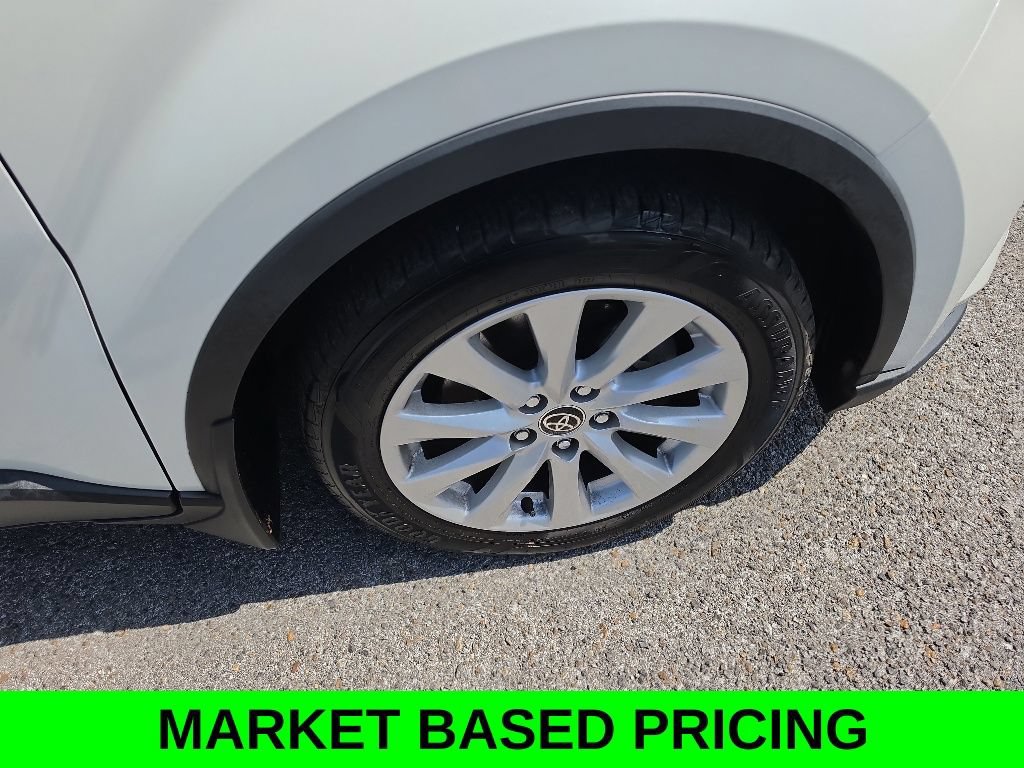 Used 2021 Toyota C-HR Limited FWD image 11