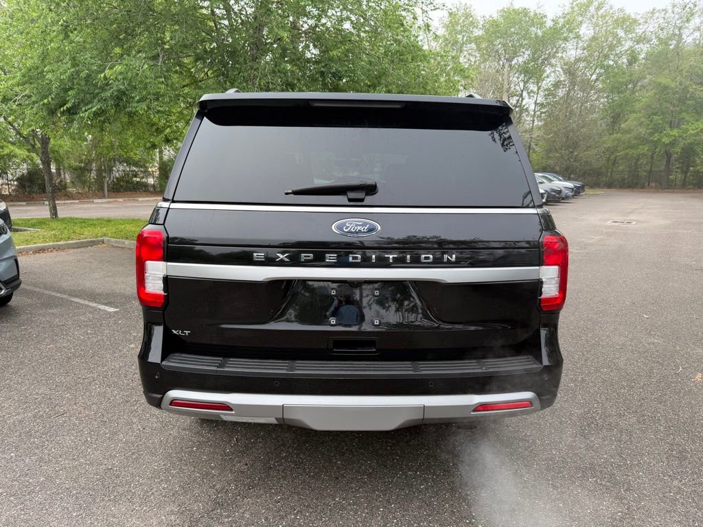Used 2024 Ford Expedition XLT image 5